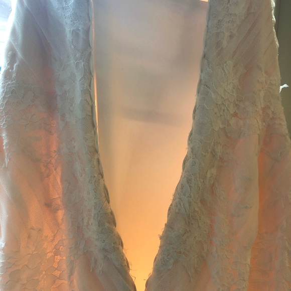 Wedding gown and accessories - Picture 3 of 8